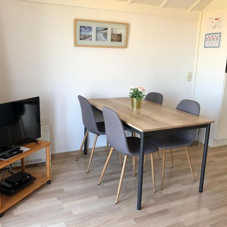 Knus Appartement Met Zicht Op Zeepolder De Haan Bagian luar foto